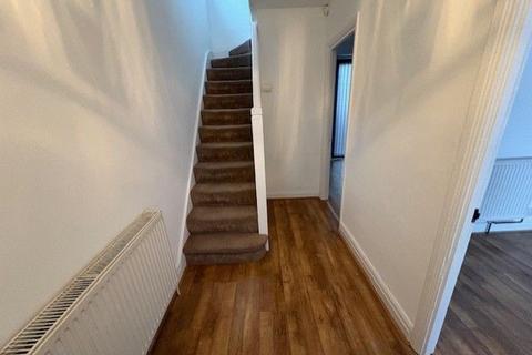 3 bedroom semi-detached house to rent, Willow Way, Luton