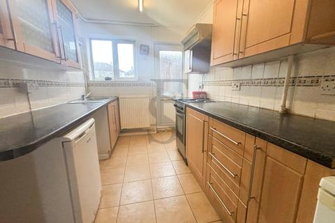 2 bedroom semi-detached house to rent, Ivychurch Crescent, Leicester