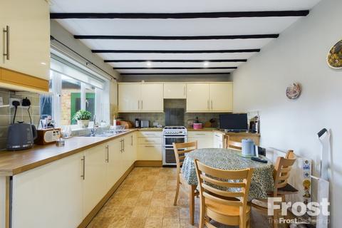 4 Echelforde Drive, Ashford, TW15 2ER