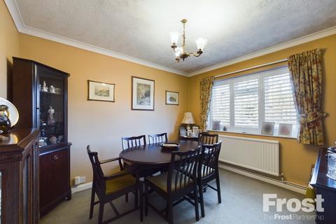 4 Echelforde Drive, Ashford, TW15 2ER