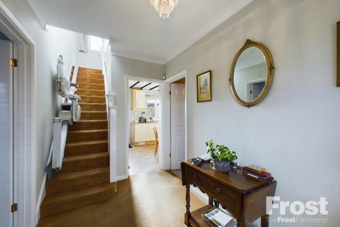 4 Echelforde Drive, Ashford, TW15 2ER