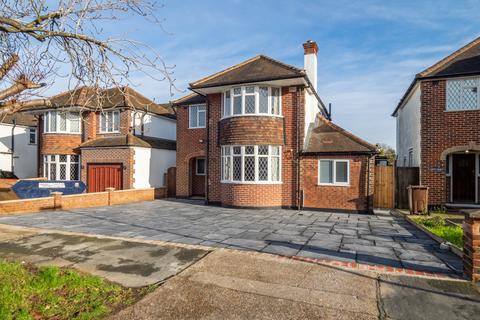 4 bedroom semi-detached house to rent, Hays Walk, Surrey SM2