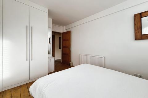 15 Trinity Gardens, London, E16 4QD