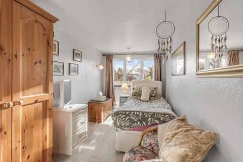 24 Beechwood Drive, Norwich, NR7 0LP