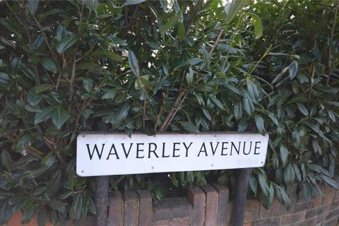 Studio to rent, Waverley Avenue, Twickenham TW2