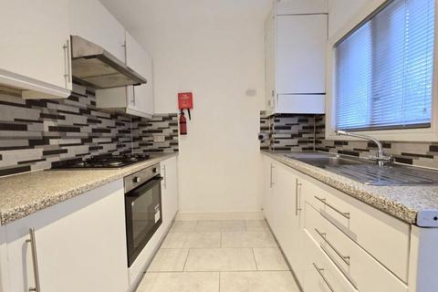 2 bedroom flat to rent, NW2