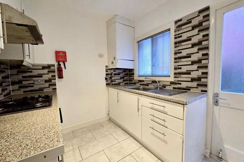 2 bedroom flat to rent, NW2