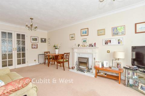 2 bedroom ground floor flat for sale, Martlets Court, Arundel BN18