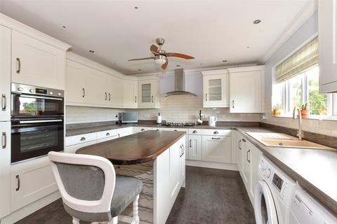 4 bedroom detached house for sale, Cliff Road, Lake PO36
