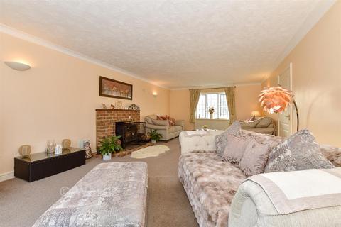 4 bedroom detached house for sale, Tenterden Road, Ashford TN27