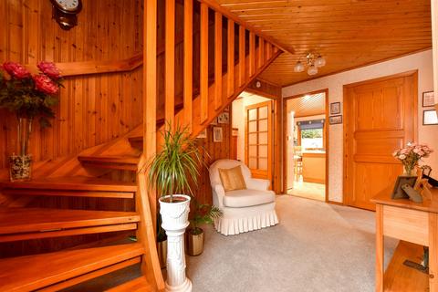 4 bedroom detached house for sale, Whyteleafe Road, Caterham CR3