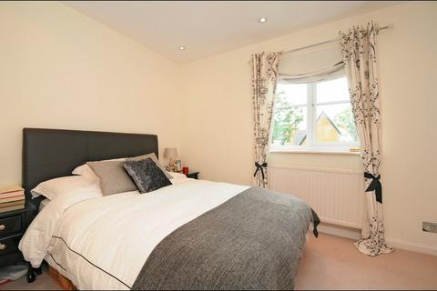 2 bedroom house to rent, Dundonald Road, SW19