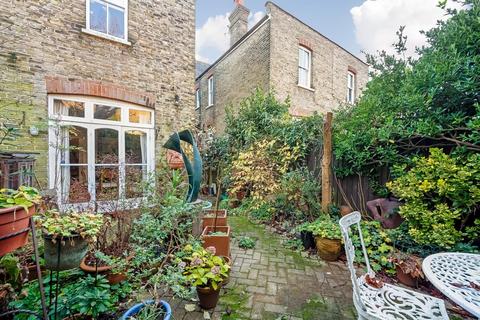64 Trinity Rise, Tulse Hill, London, SW2 2QS