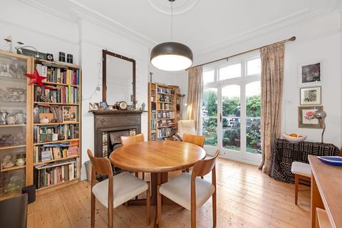 64 Trinity Rise, Tulse Hill, London, SW2 2QS