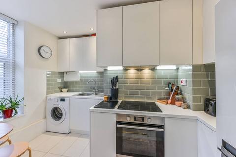 3 bedroom flat for sale, Rushton House, Albion Avenue, Clapham, London, SW8