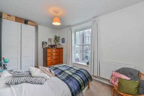 3 bedroom flat for sale, Rushton House, Albion Avenue, Clapham, London, SW8