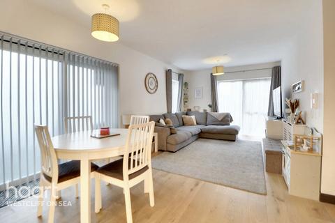 2 bedroom flat for sale, Fairfax Drive, Southend-on-Sea