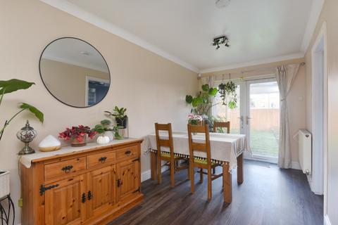 3 bedroom semi-detached house to rent, Manor House Drive, Kingsnorth