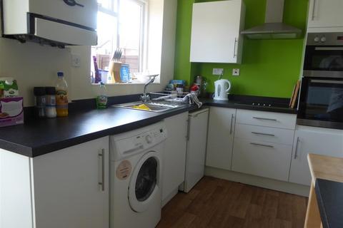 2 bedroom terraced house to rent, Priory Road, Tiverton EX16