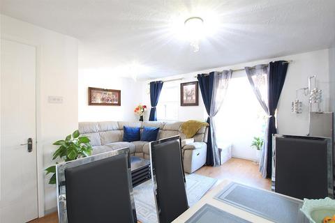 2 bedroom apartment for sale, Worcester House, Hounslow TW3