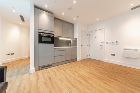 Studio to rent, Westgate House, London W5