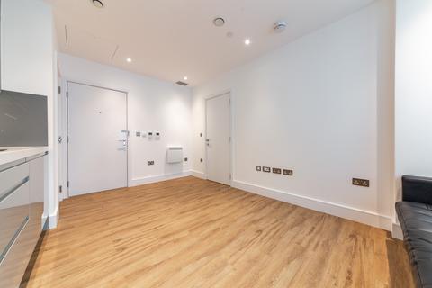 Studio to rent, Westgate House, London W5