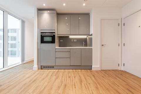 Studio to rent, Westgate House, London W5