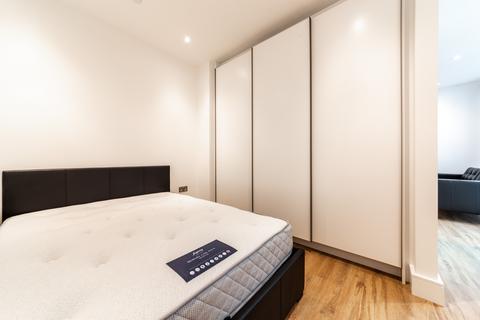 Studio to rent, Westgate House, London W5