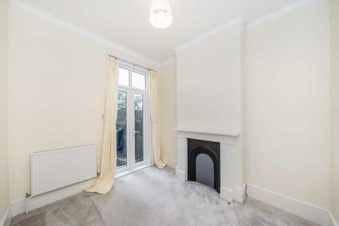 3 bedroom detached house to rent, Pemberton Road, East Molesey KT8