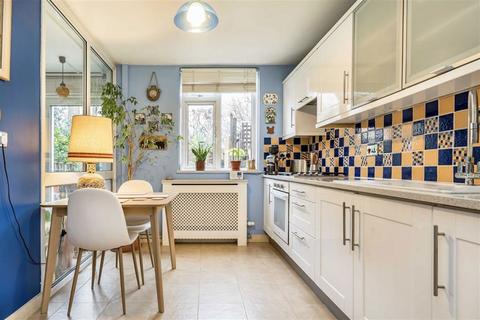 2 bedroom flat for sale, Andrews Walk, London SE17