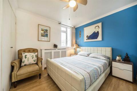 10 Andrews Walk, London, SE17 3JQ