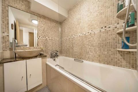 10 Andrews Walk, London, SE17 3JQ