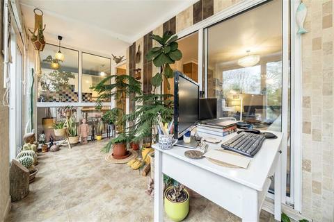 10 Andrews Walk, London, SE17 3JQ