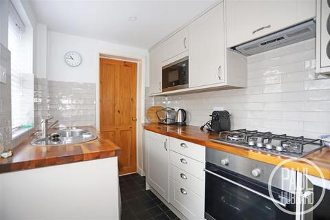 3 bedroom terraced house to rent, Kendal Road, Pakefield