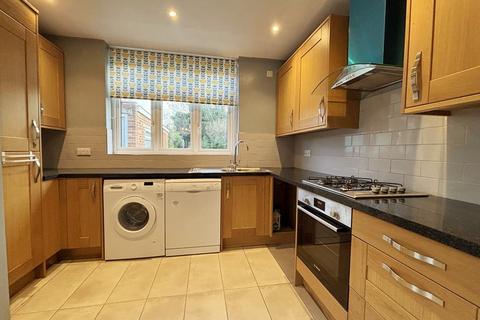 3 bedroom semi-detached house to rent, Ladywood Road, Suffolk IP4