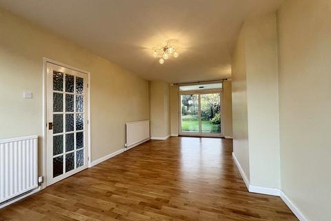 3 bedroom semi-detached house to rent, Ladywood Road, Suffolk IP4