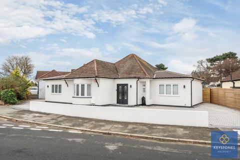 4 bedroom detached bungalow to rent, Beverley Gardens, Emerson Park, RM11