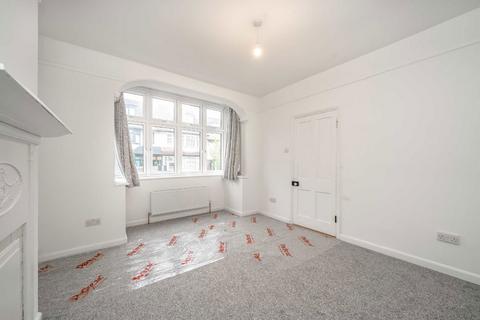 4 bedroom terraced house to rent, Lynwood Road, London SW17