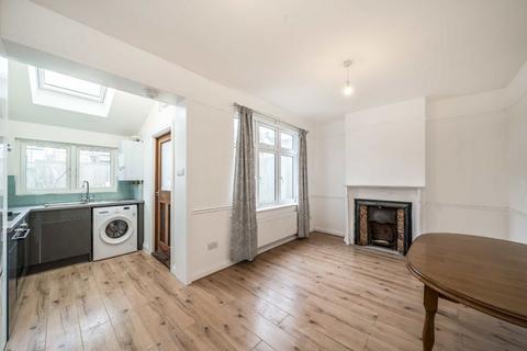 4 bedroom terraced house to rent, Lynwood Road, London SW17