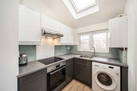 4 bedroom terraced house to rent, Lynwood Road, London SW17