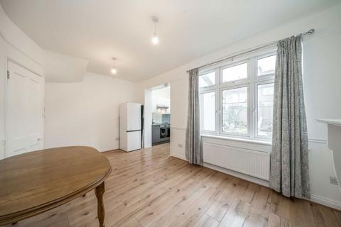 4 bedroom terraced house to rent, Lynwood Road, London SW17