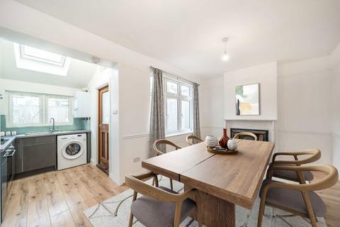 4 bedroom terraced house to rent, Lynwood Road, London SW17