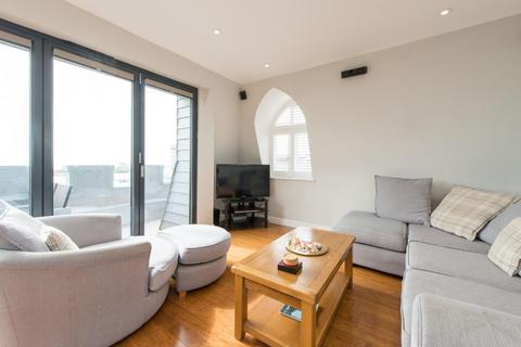 2 bedroom flat to rent, 98A Harbour Parade, Ramsgate, CT11