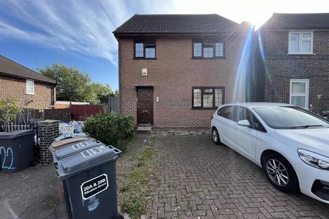 2 bedroom maisonette to rent, Winslow Grove, Chingford, E4