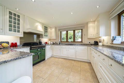 3 bedroom detached house to rent, Thames Side, Staines-Upon-Thames TW18