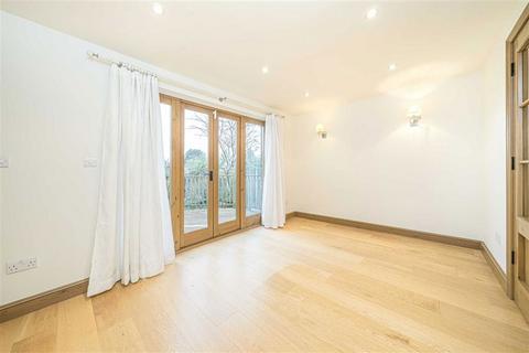 3 bedroom detached house to rent, Thames Side, Staines-Upon-Thames TW18