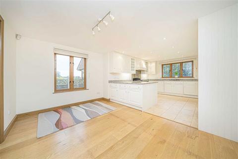 3 bedroom detached house to rent, Thames Side, Staines-Upon-Thames TW18