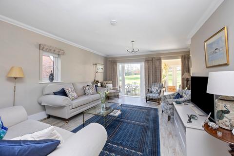 65 Durrants Drive, Faygate, Horsham, RH12 4AA