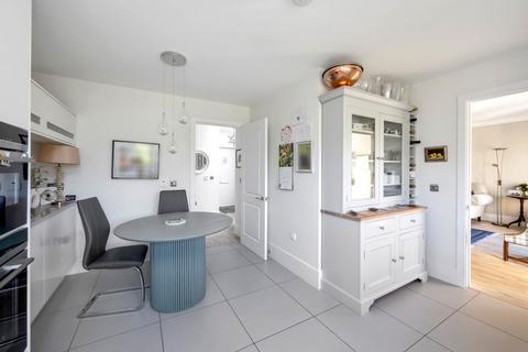 65 Durrants Drive, Faygate, Horsham, RH12 4AA