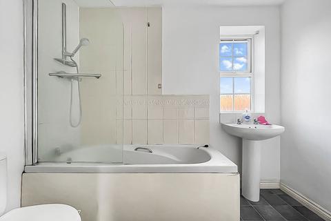 15 Woodvale Kingsway, Quedgeley, Gloucester, GL2 2AU